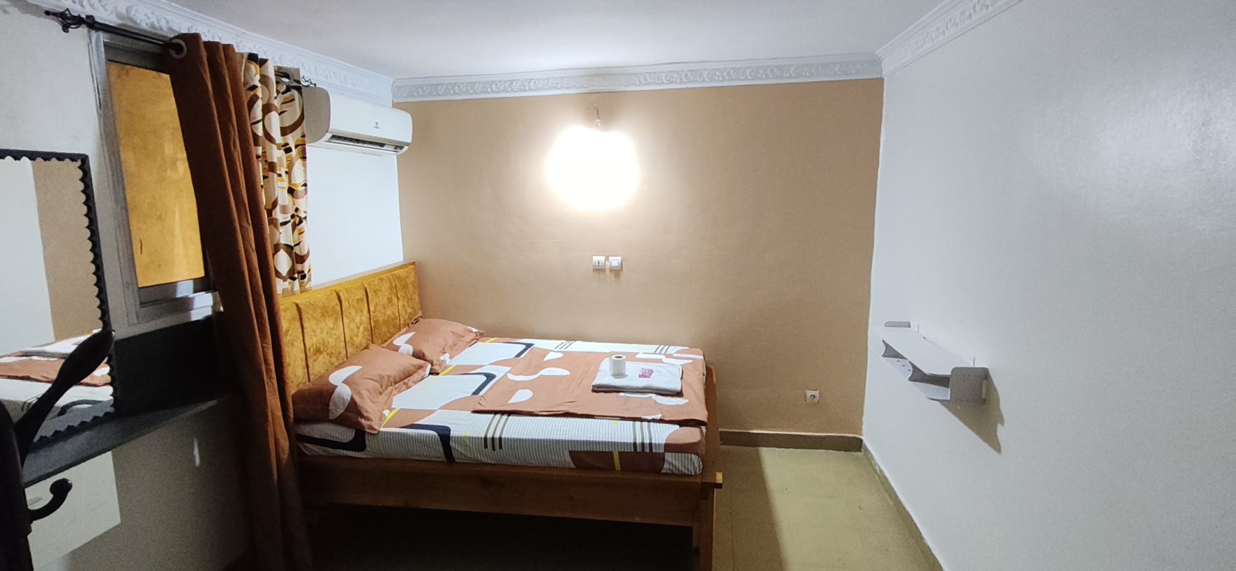 Chambre avec un lit 2 places